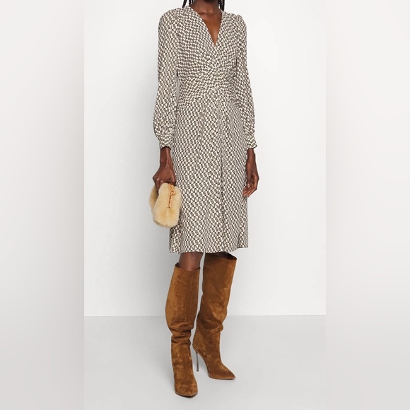 Diane von Furstenberg Myla in DVF LOGO Dress - Picture 10 of 16